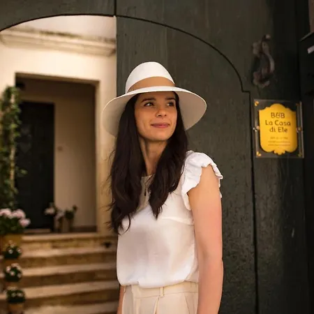 La Casa Di Ele Bed & Breakfast 4*