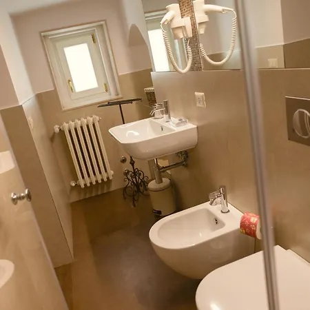 La Casa Di Ele Panzió 4*