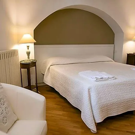 La Casa Di Ele Bed & Breakfast 4*