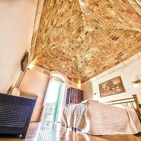 La Casa Di Ele Bed & Breakfast 4*