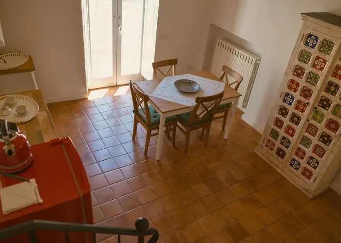 La Casa Di Ele Bed & Breakfast 4*