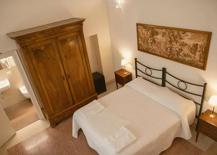La Casa Di Ele Bed & Breakfast 4*