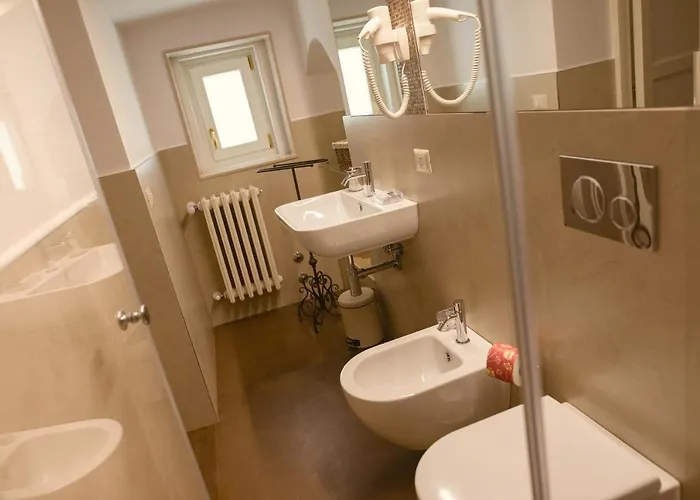 La Casa Di Ele Bed & Breakfast 4*